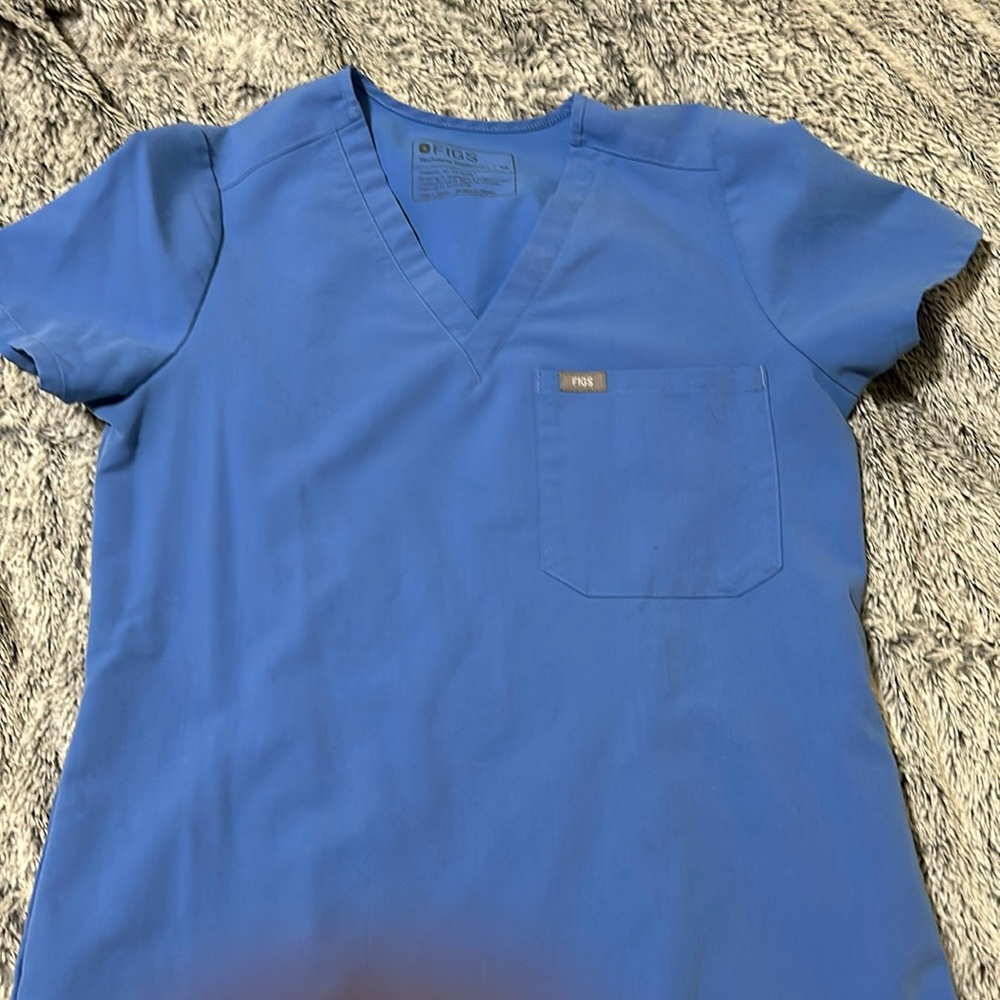 Figs scrub top